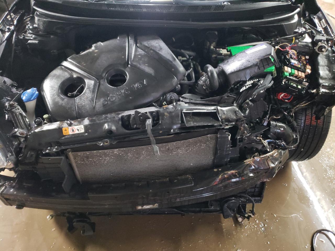 2015 Hyundai Elantra - Image 11