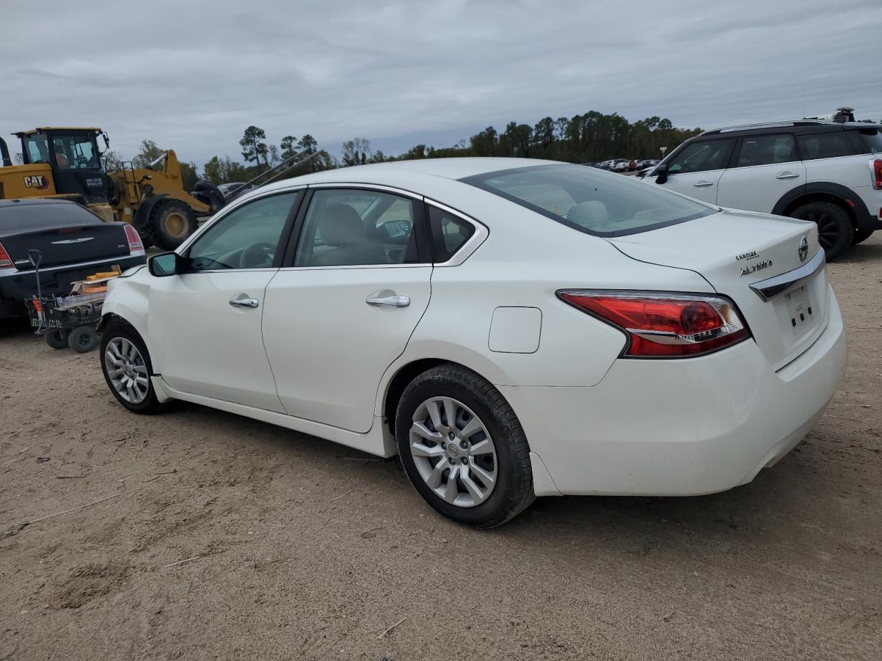 2015 Nissan Altima - Image 2