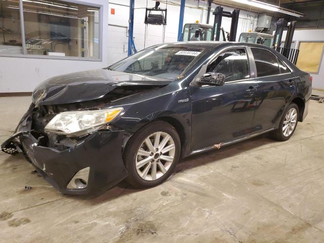 2014 Toyota Camry Hybrid for Sale in Wheeling, IL - Front End