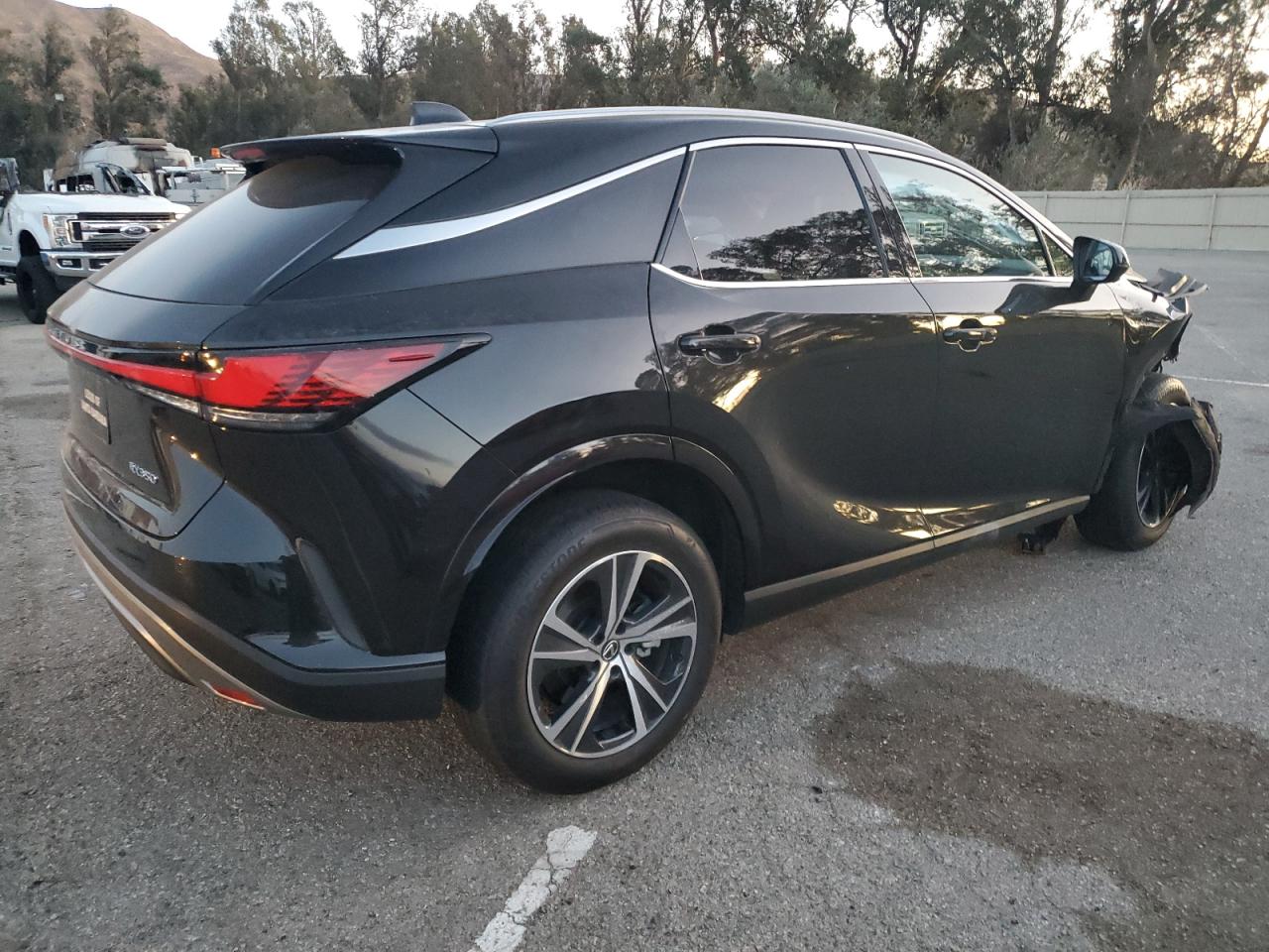2024 Lexus RX - Image 3