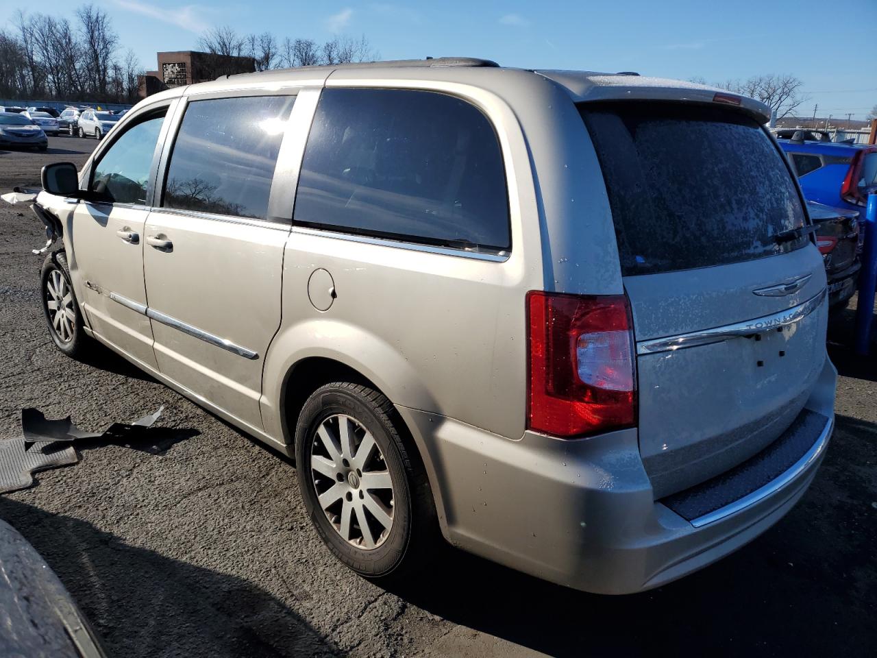 2015 Chrysler Town & Country - Image 2