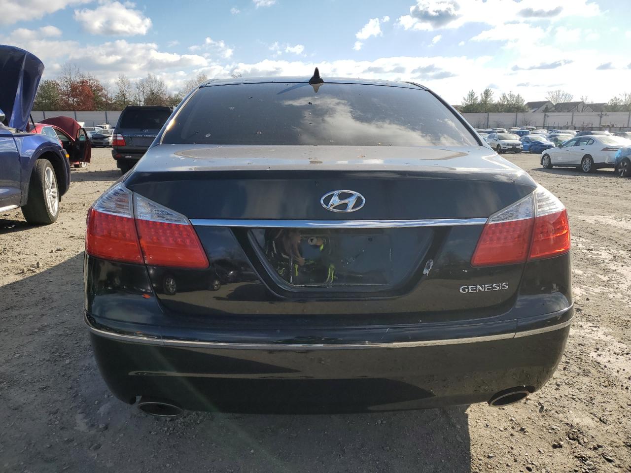 2011 Hyundai Genesis 3.8L VIN: KMHGC4DEXBU130698 Lot: 83765954