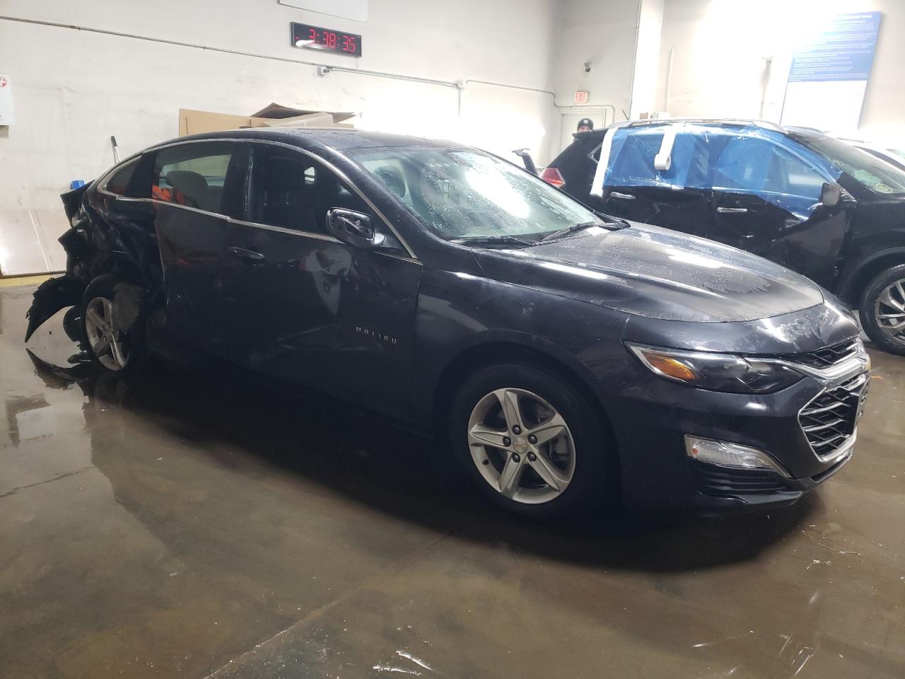 2022 Chevrolet Malibu - Image 4