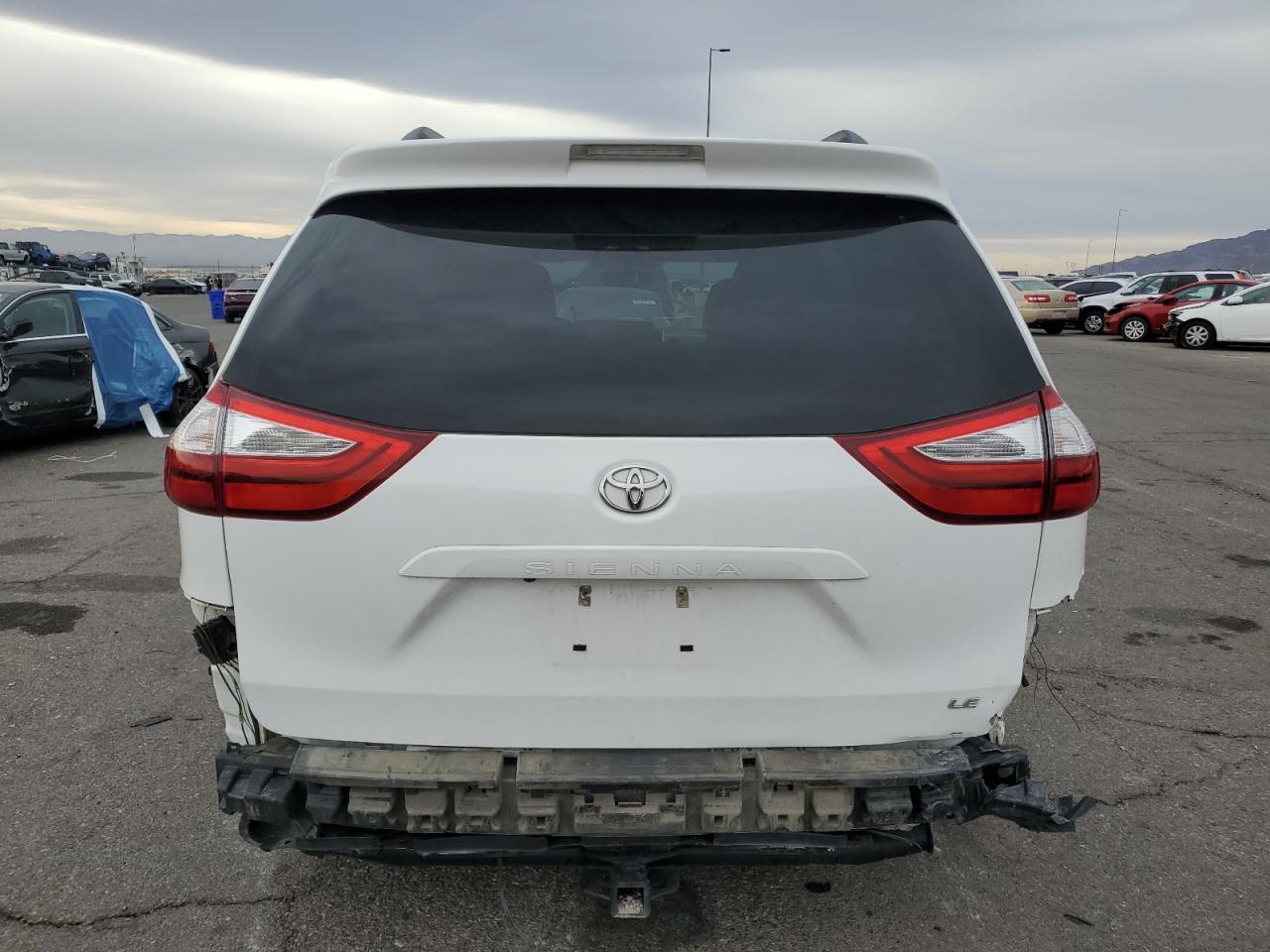 2016 Toyota Sienna - Image 6