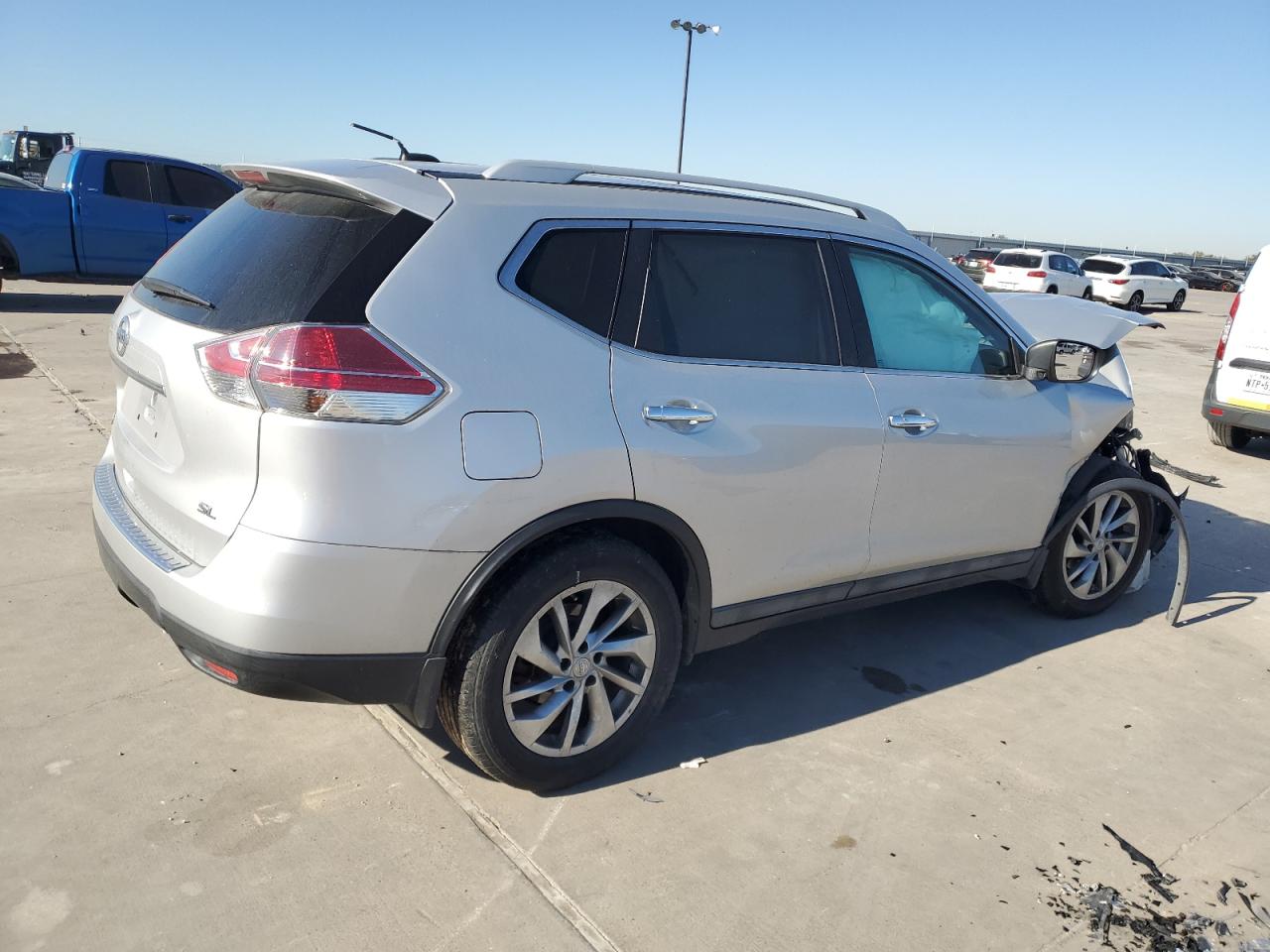 2015 Nissan Rogue - Image 3