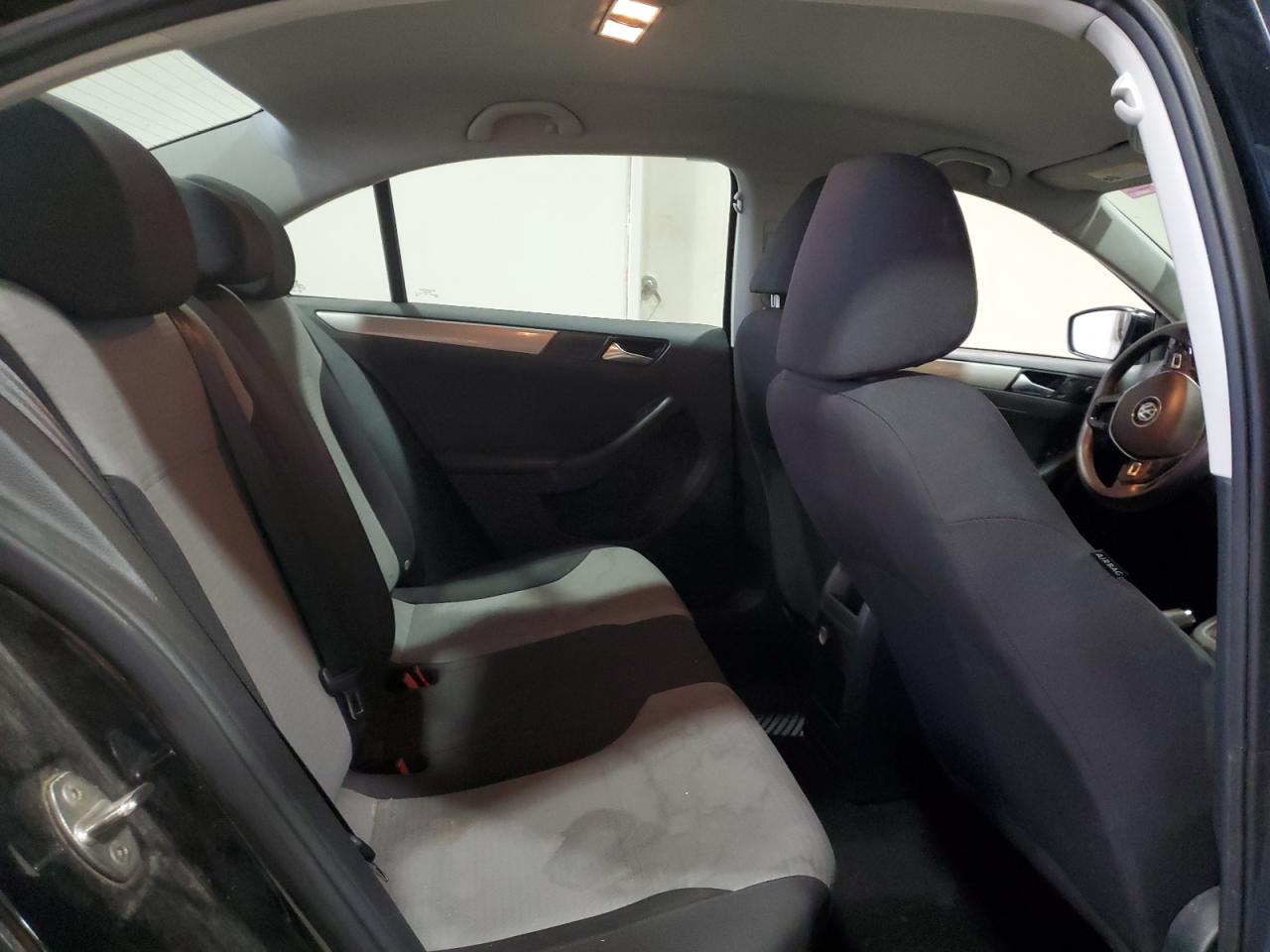 2017 Volkswagen Jetta - Image 10