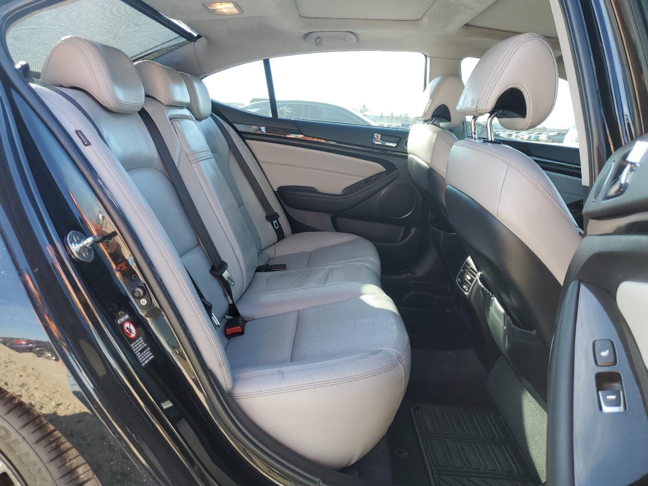 2014 Kia Cadenza - Image 10