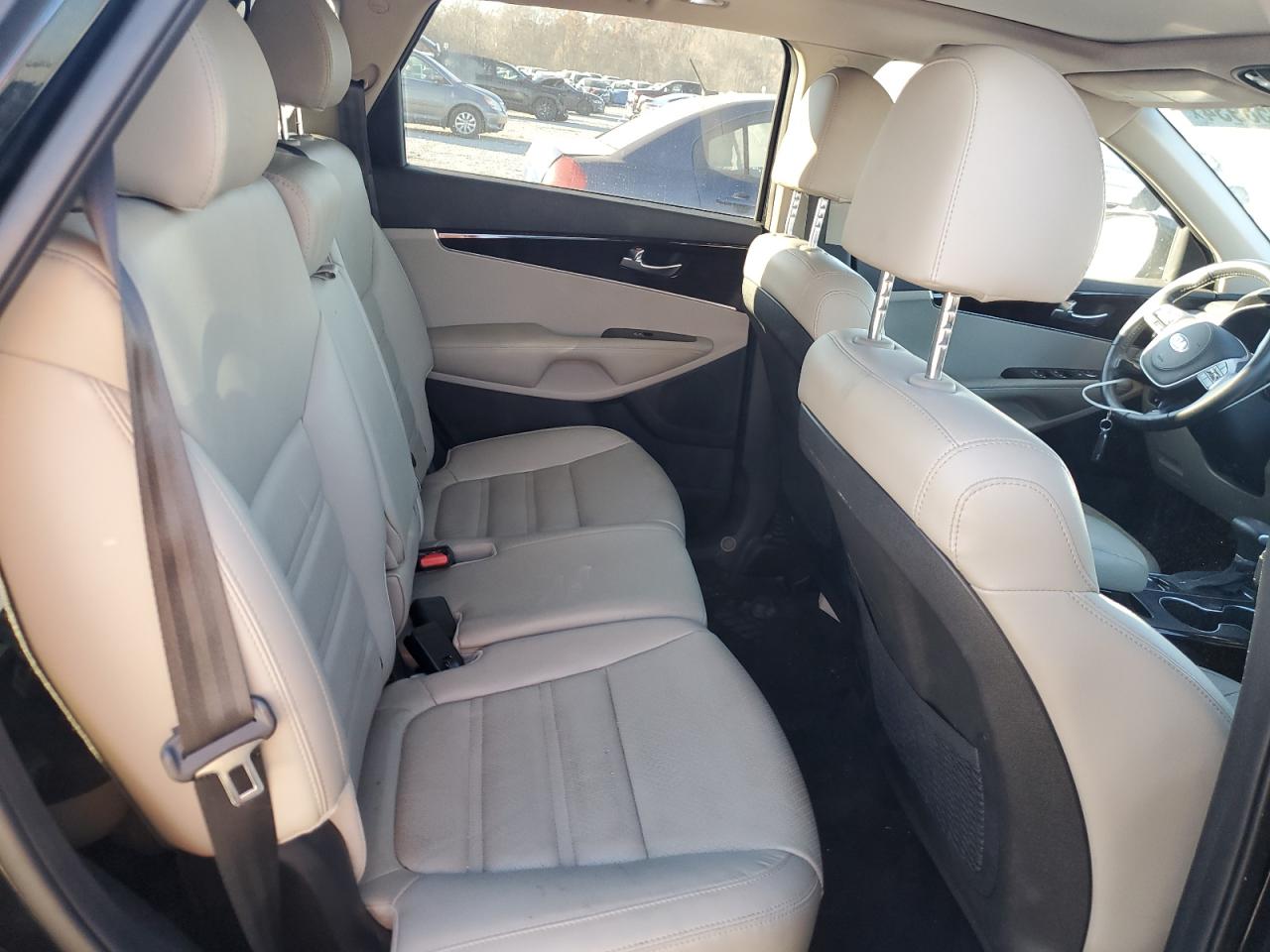 2020 Kia Sorento - Image 11