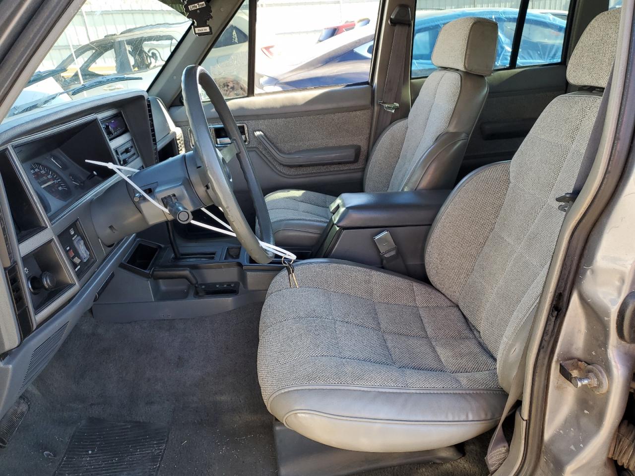 1992 Jeep Grand Cherokee - Image 7