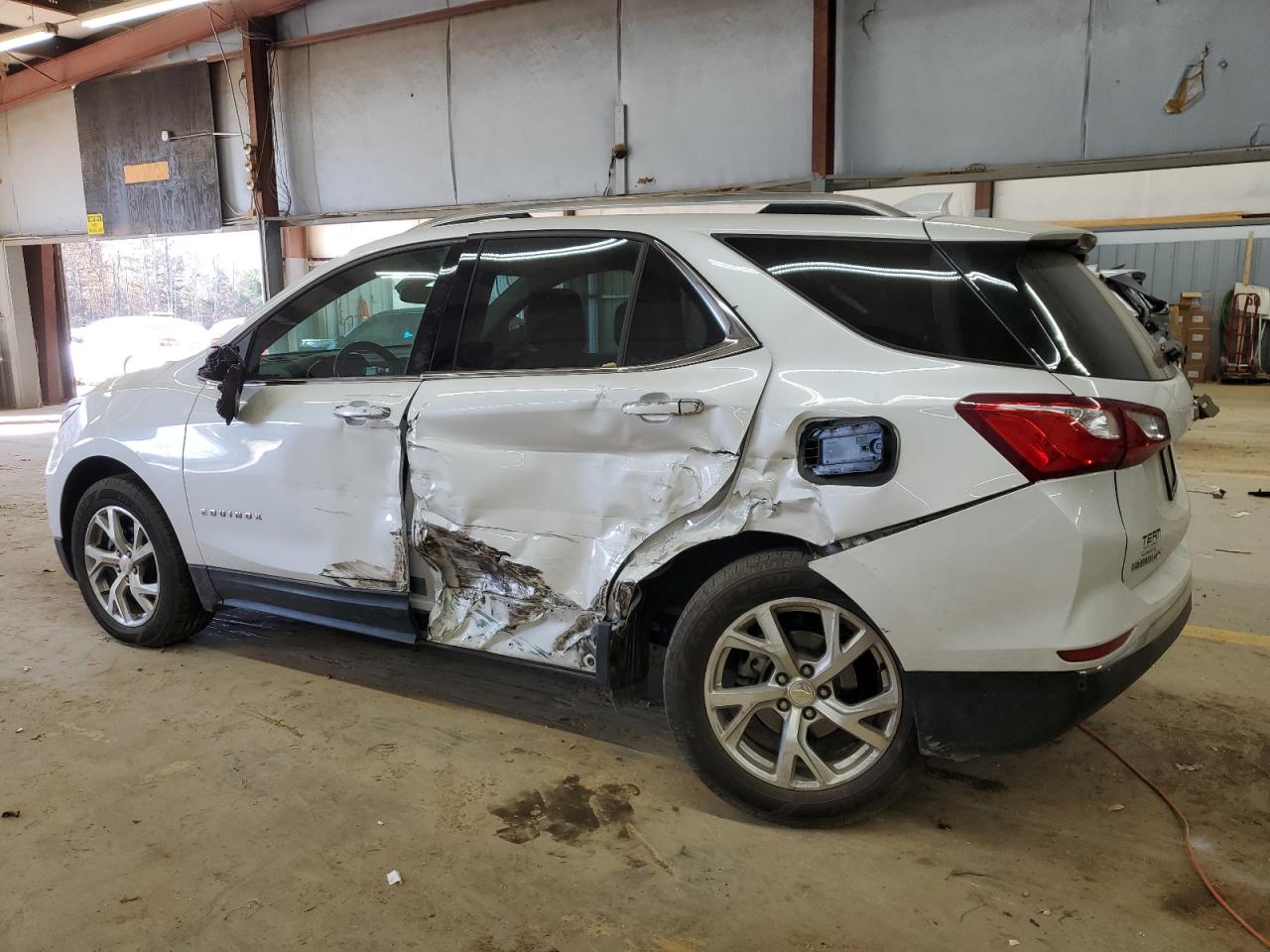 2021 Chevrolet Equinox - Image 2