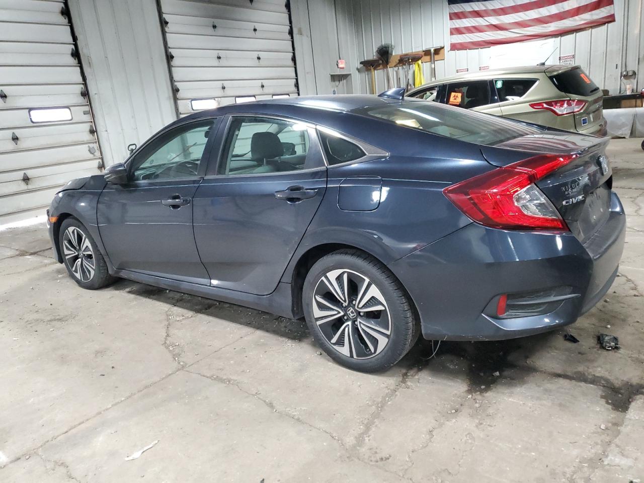 VIN 19XFC1F33GE038865 2016 HONDA CIVIC no.2