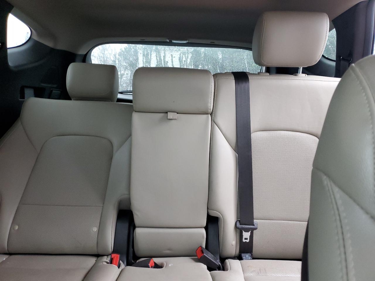 2017 Hyundai Santa Fe - Image 10
