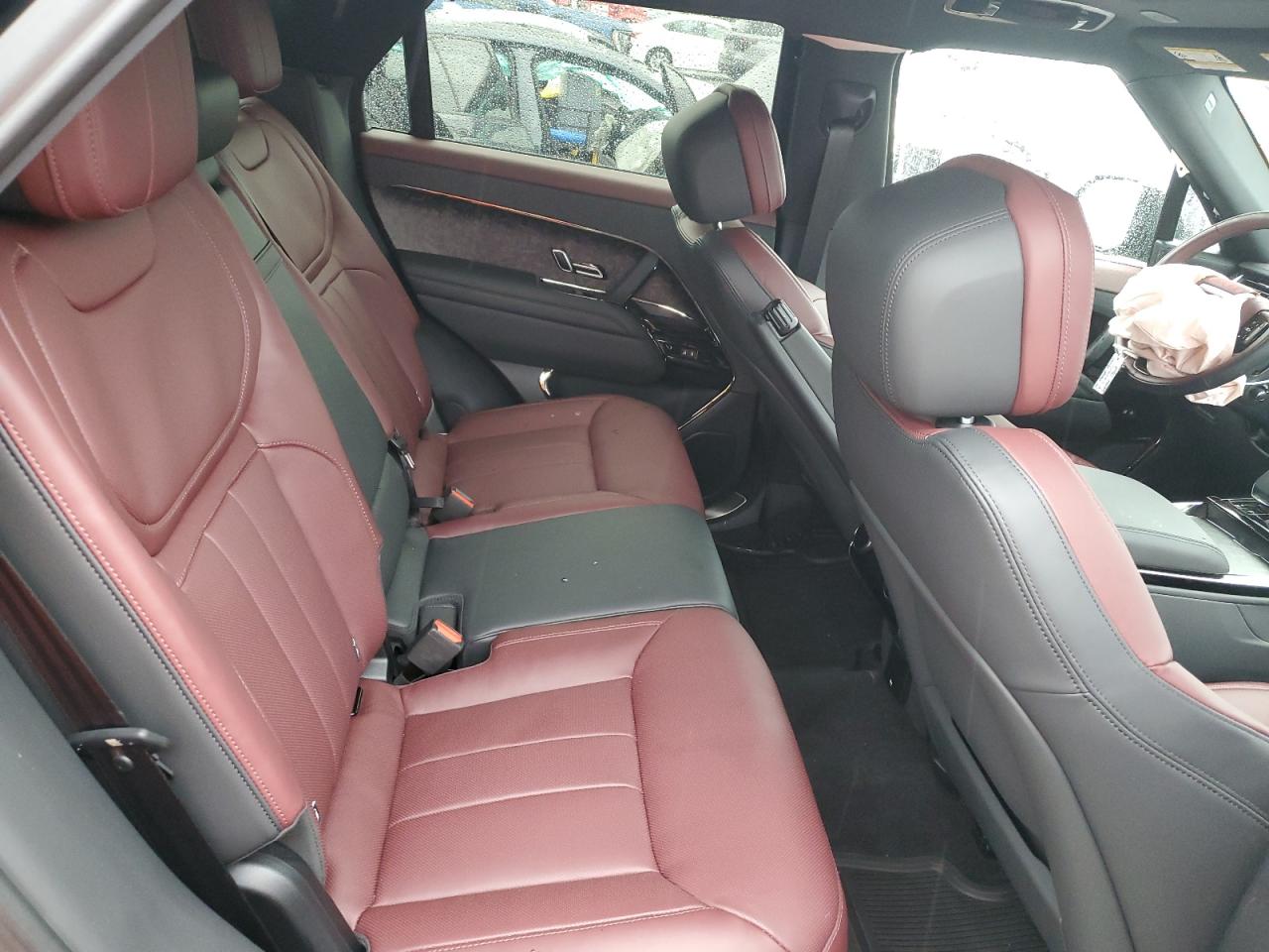 2024 Land Rover Range Rover - Image 11