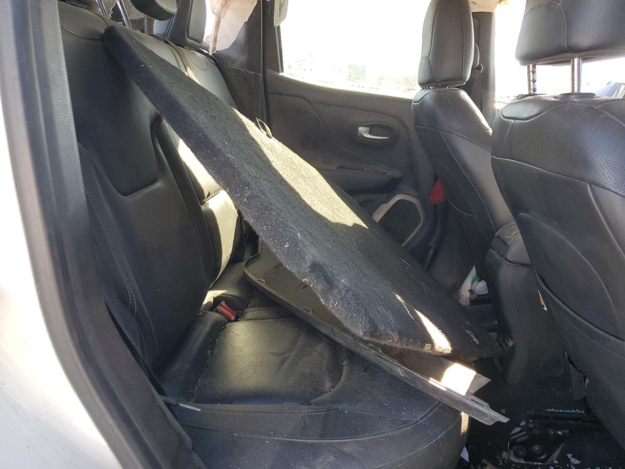 2016 Jeep Renegade - Image 12