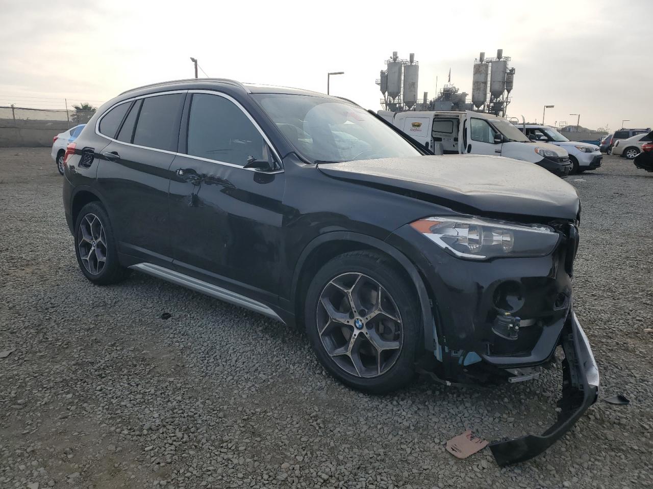 VIN WBXHU7C32J5L09434 2018 BMW X1 no.4