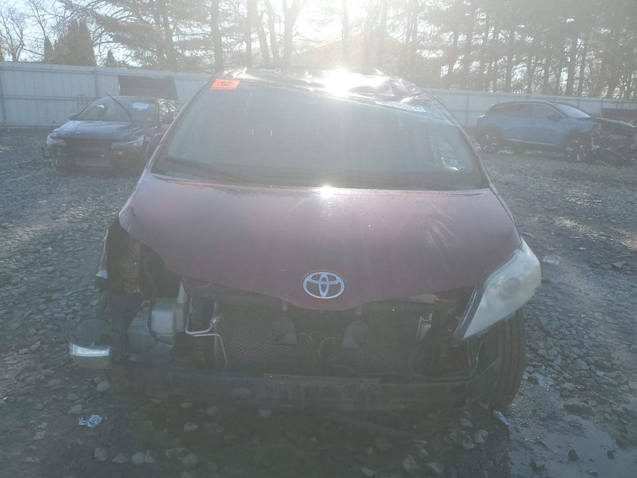 2011 Toyota Sienna - Image 5