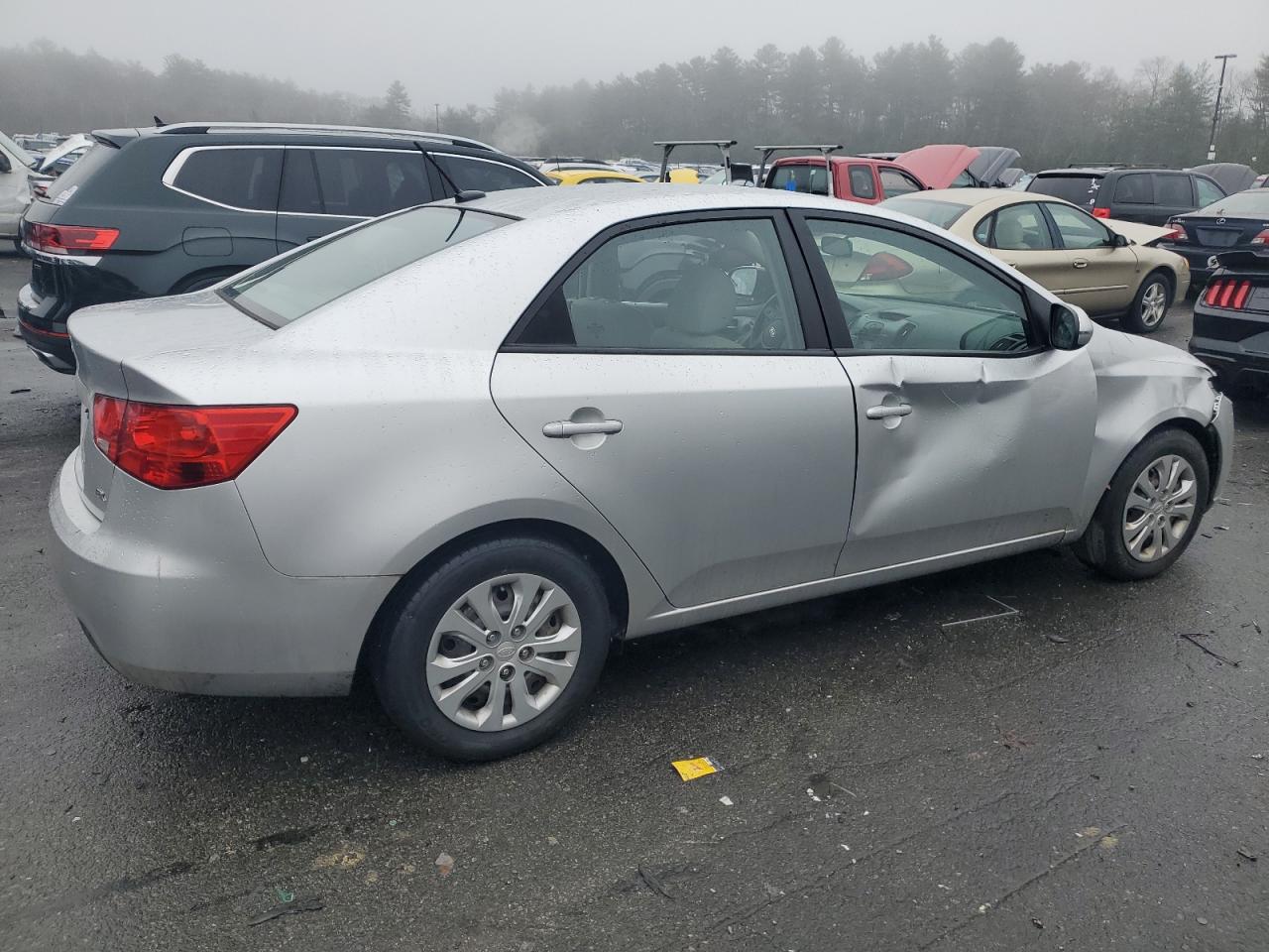 VIN KNAFU4A29D5729934 2013 KIA FORTE no.3