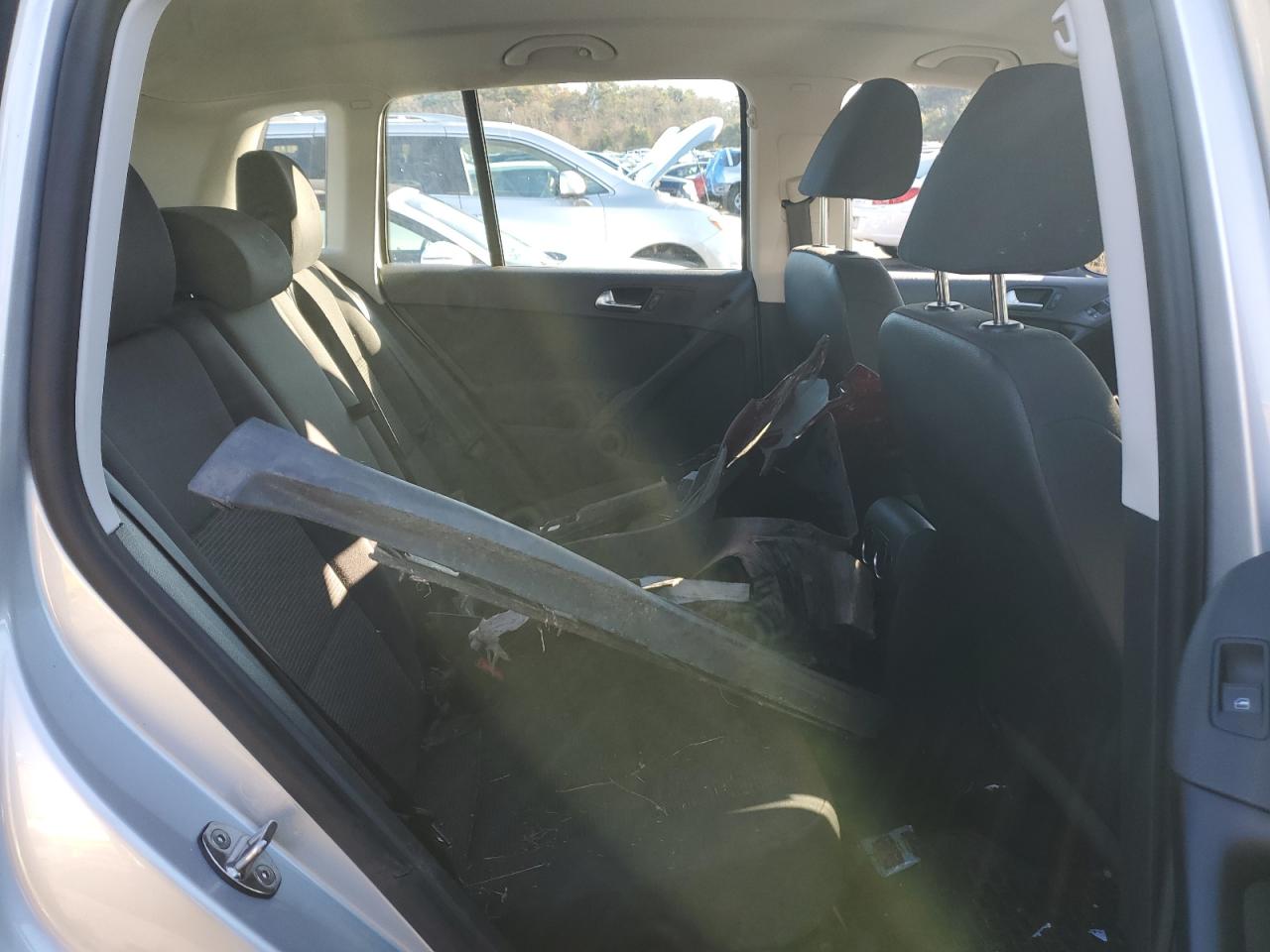 2018 Volkswagen Tiguan - Image 11