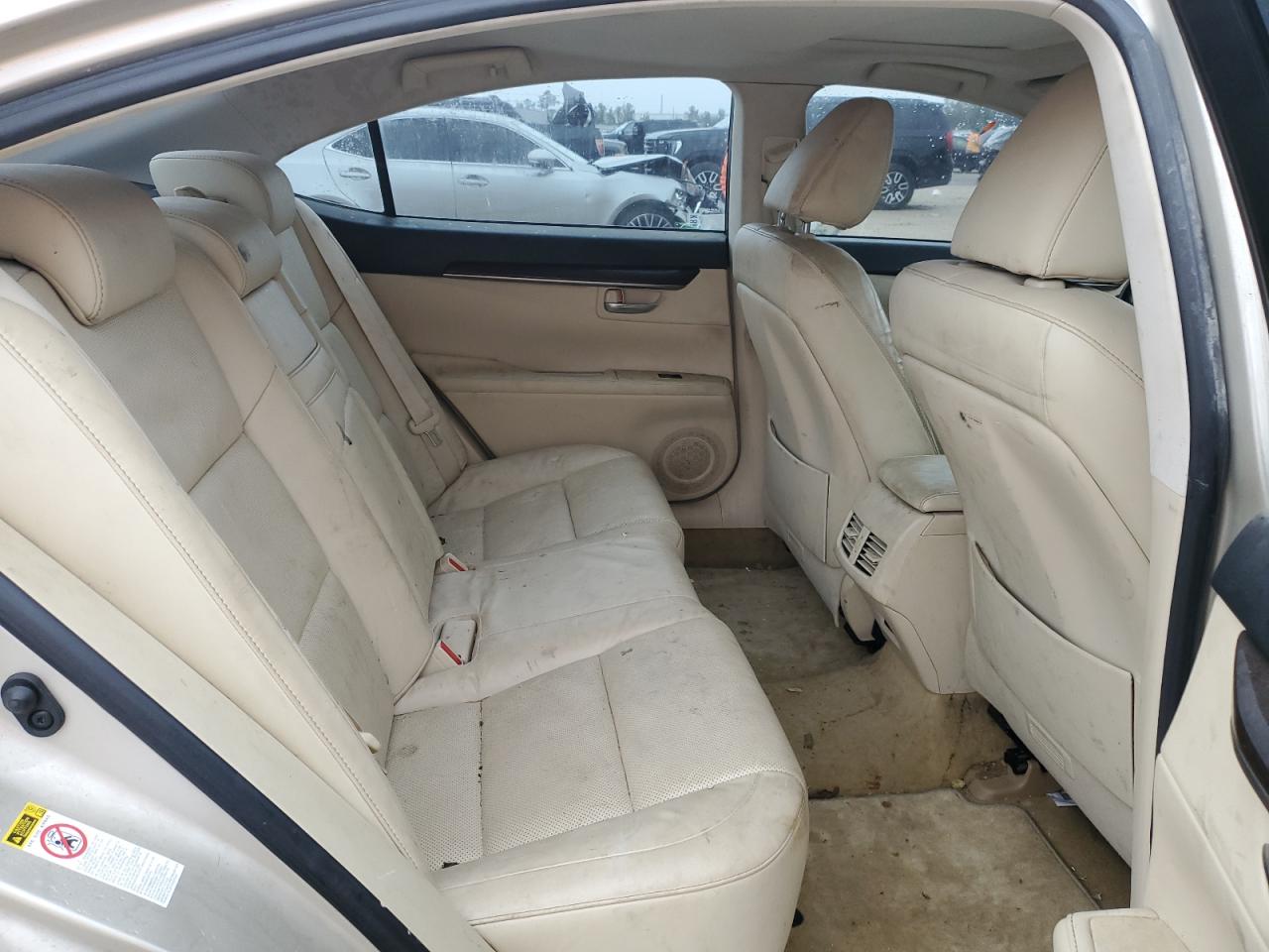 2013 Lexus ES - Image 10