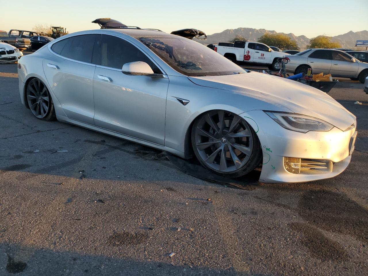 VIN 5YJSA1E21JF241638 2018 TESLA MODEL S no.4