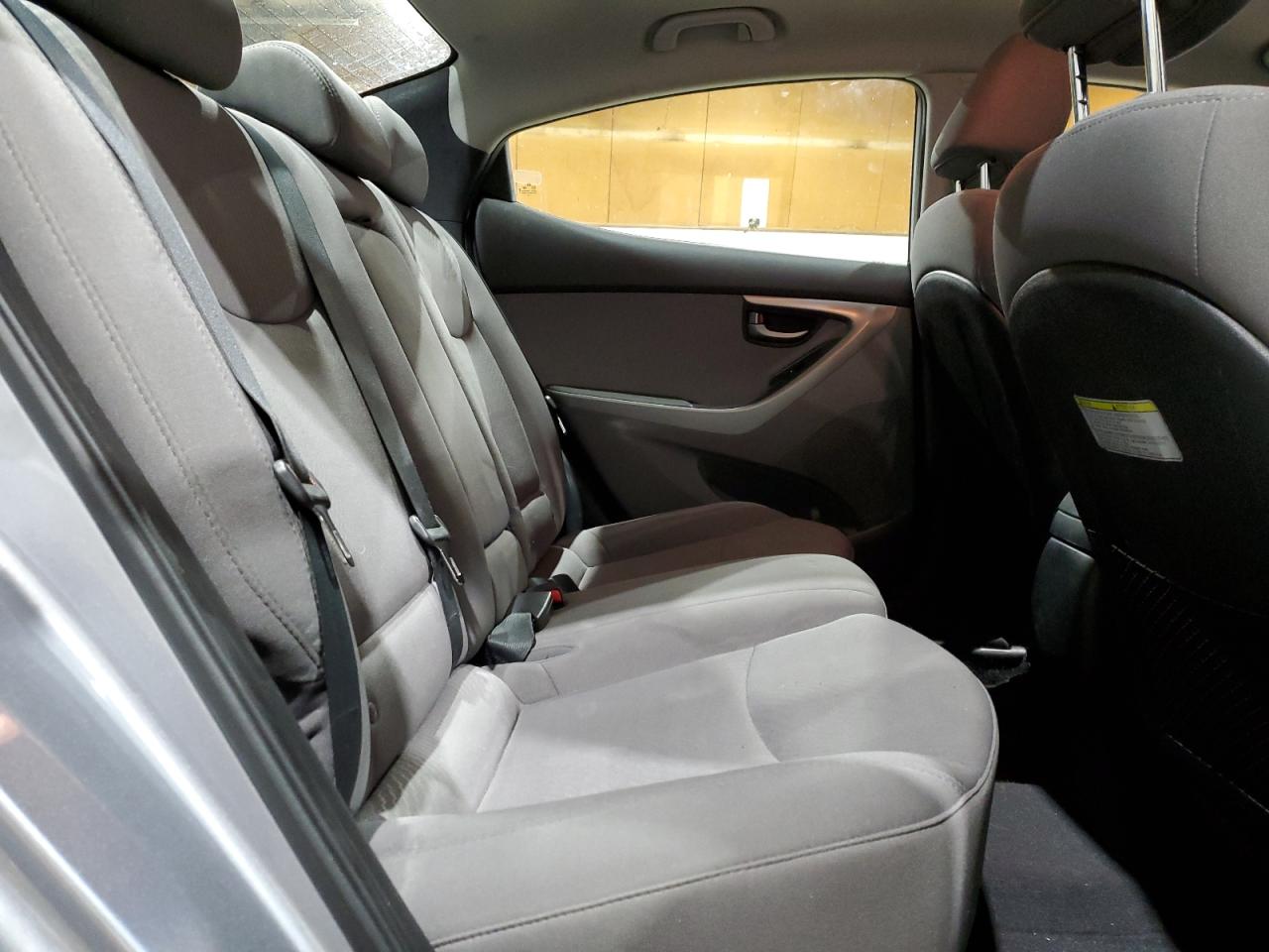 2016 Hyundai Elantra - Image 10