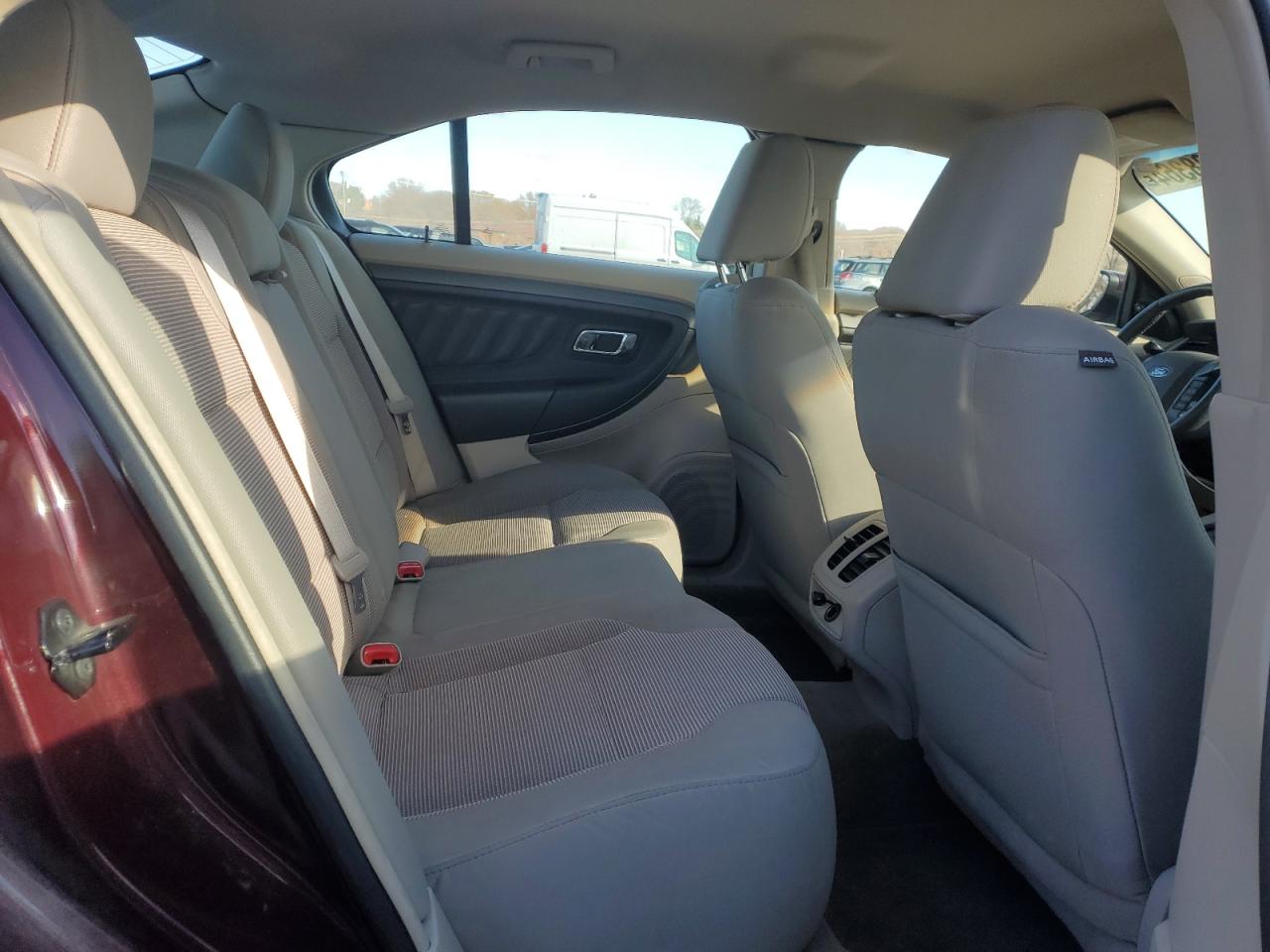 2011 Ford Taurus - Image 10