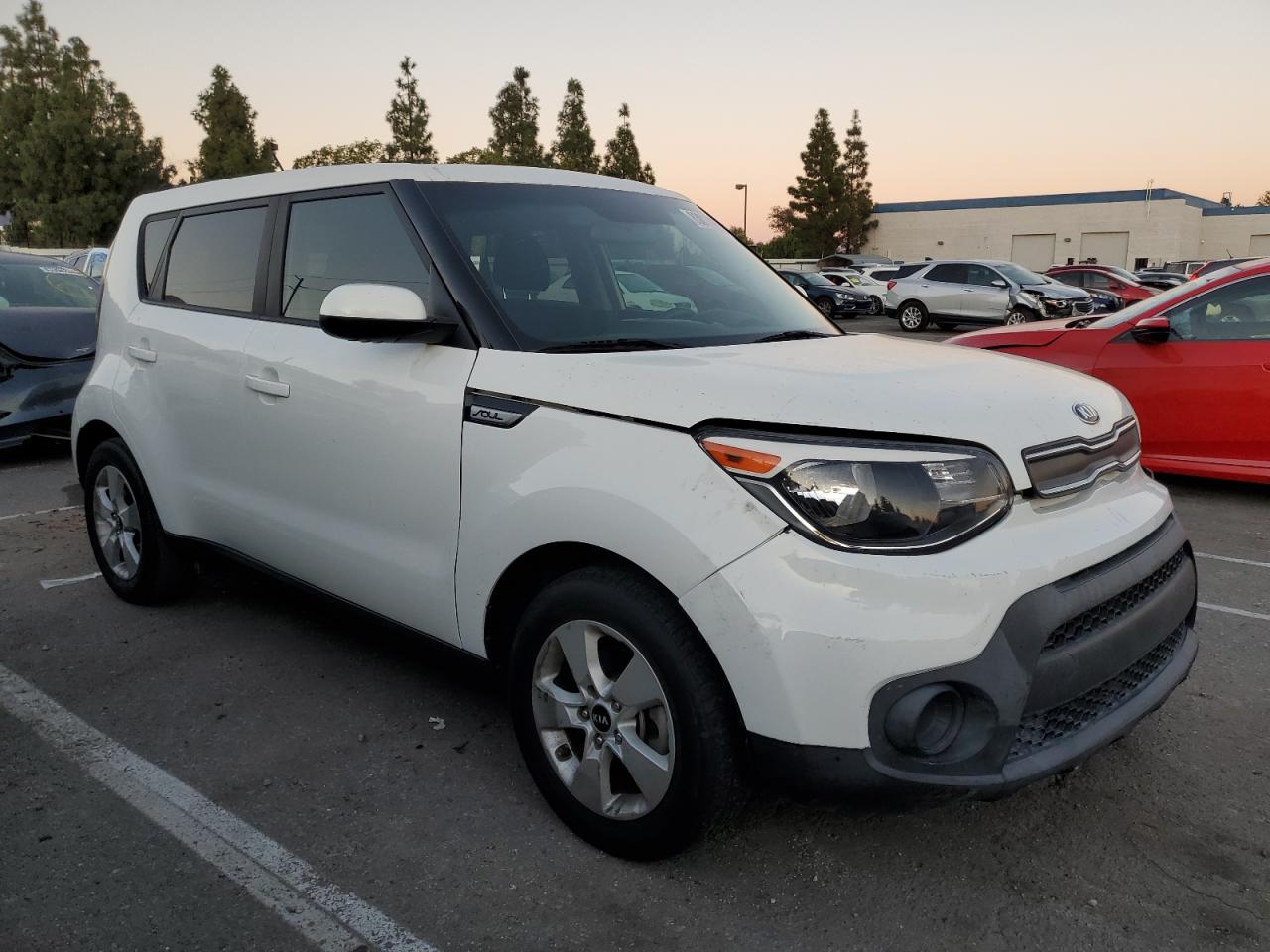 VIN KNDJN2A28K7673887 2019 KIA SOUL no.4