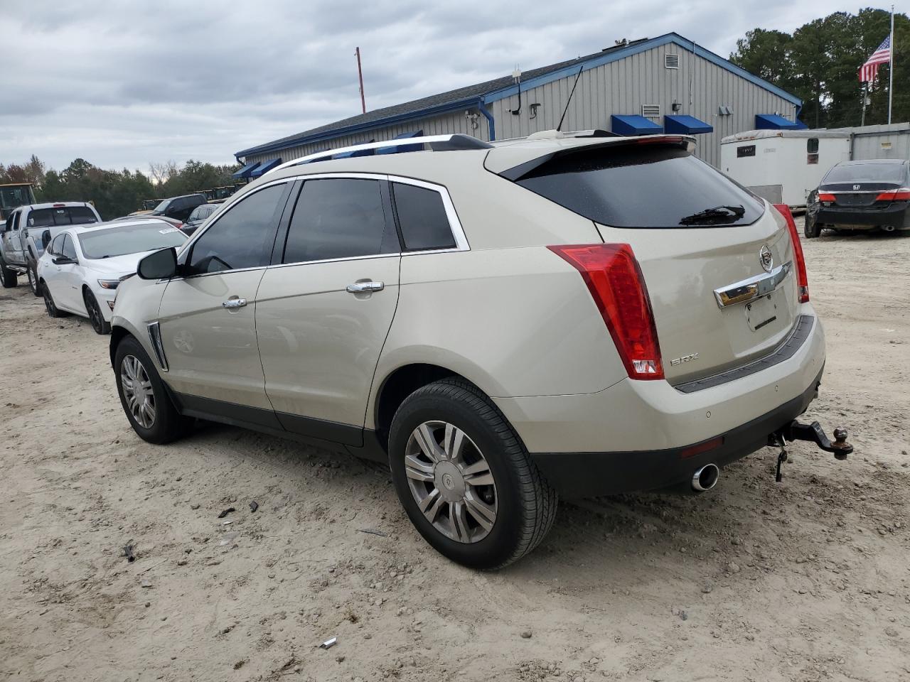 VIN 3GYFNBE3XGS503784 2016 CADILLAC SRX no.2