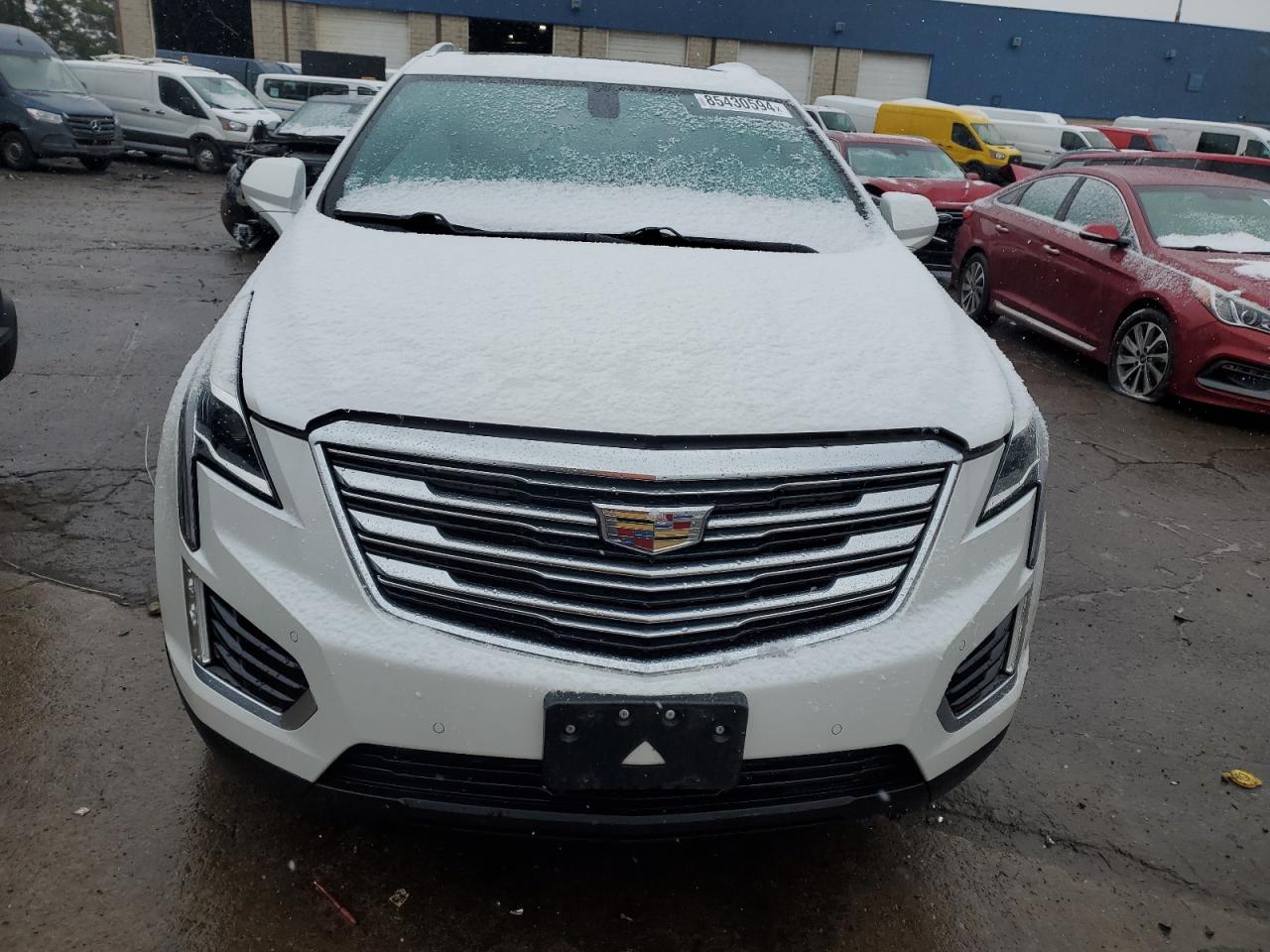 VIN 1GYKNDRS0JZ180626 2018 CADILLAC XT5 no.5