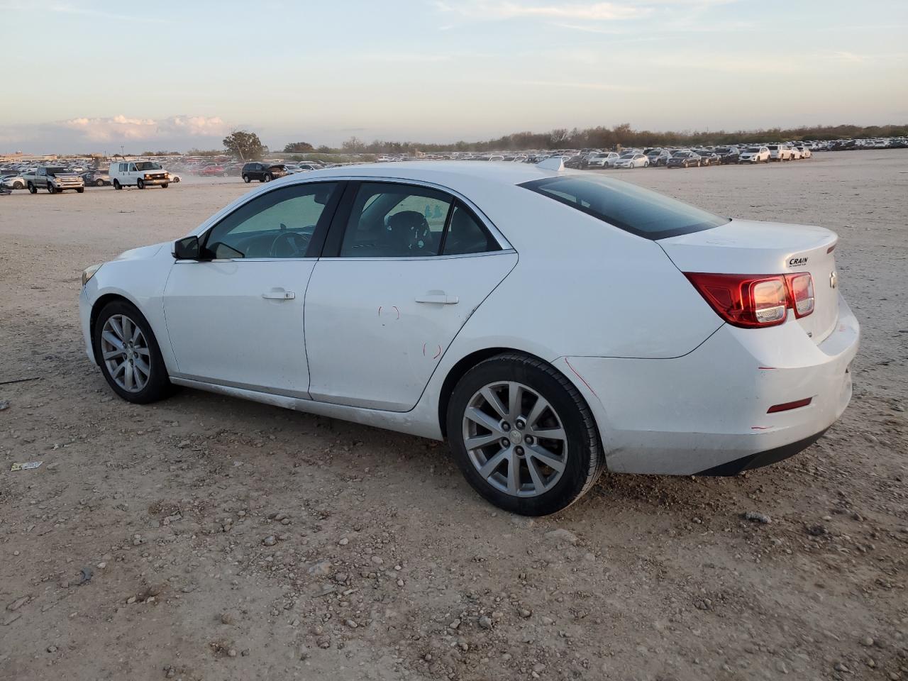 VIN 1G11E5SL9EF299351 2014 CHEVROLET MALIBU no.2