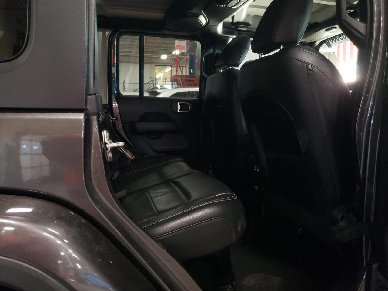 2018 Jeep Wrangler - Image 11