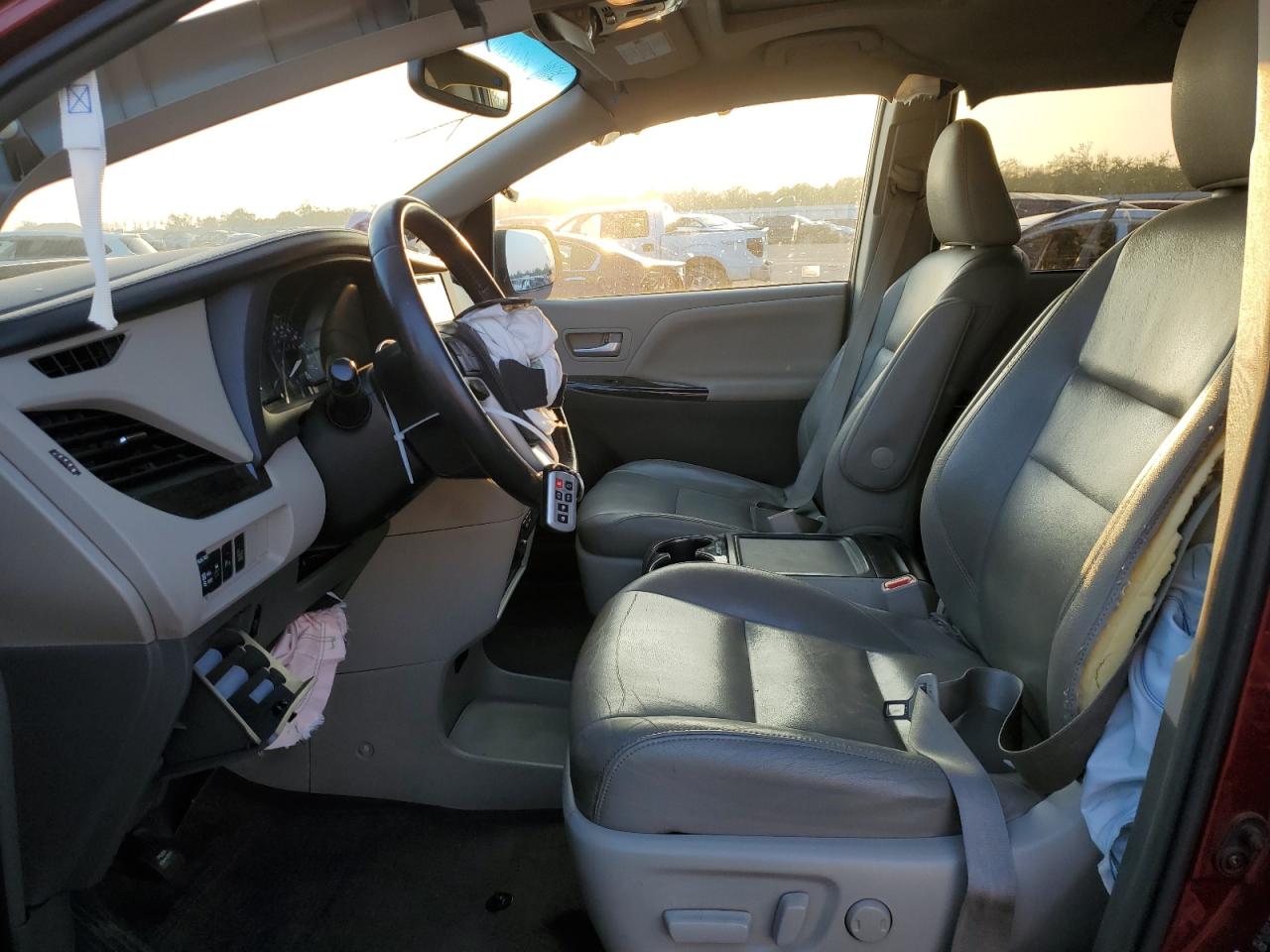 2017 Toyota Sienna - Image 7