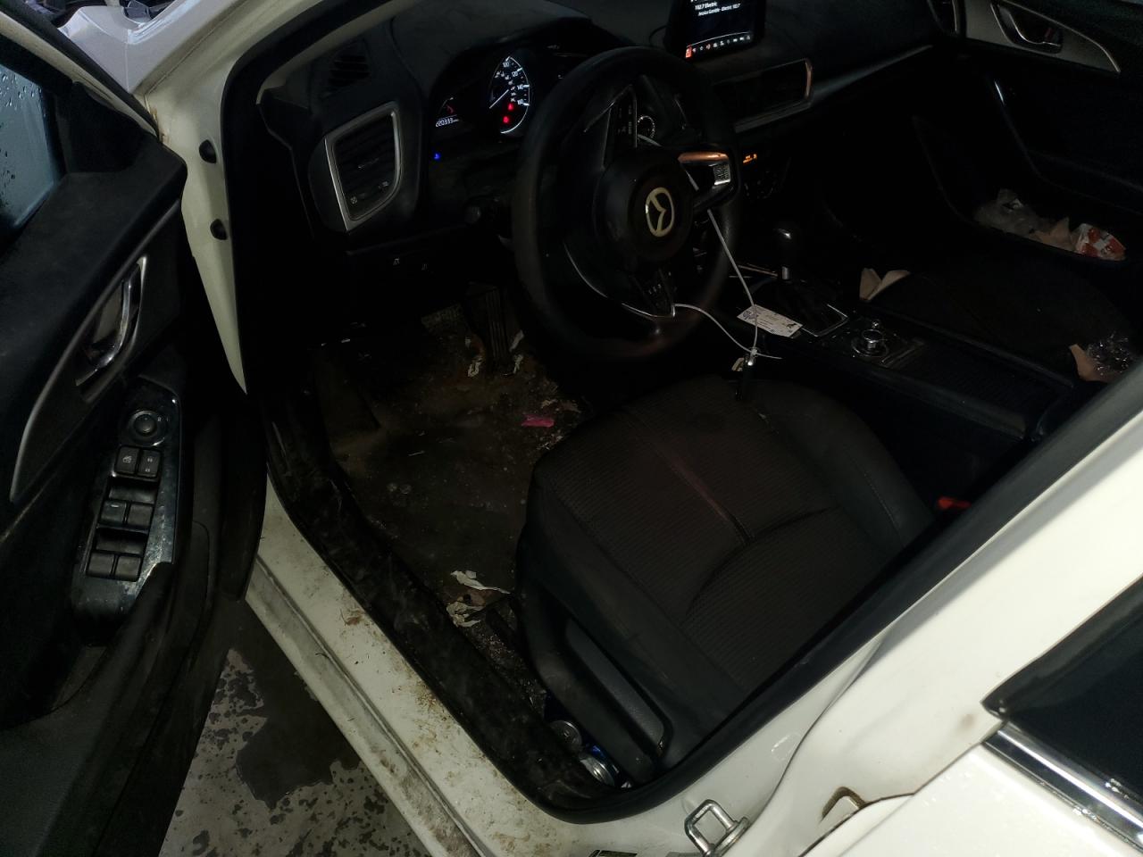 2017 Mazda 3 - Image 8