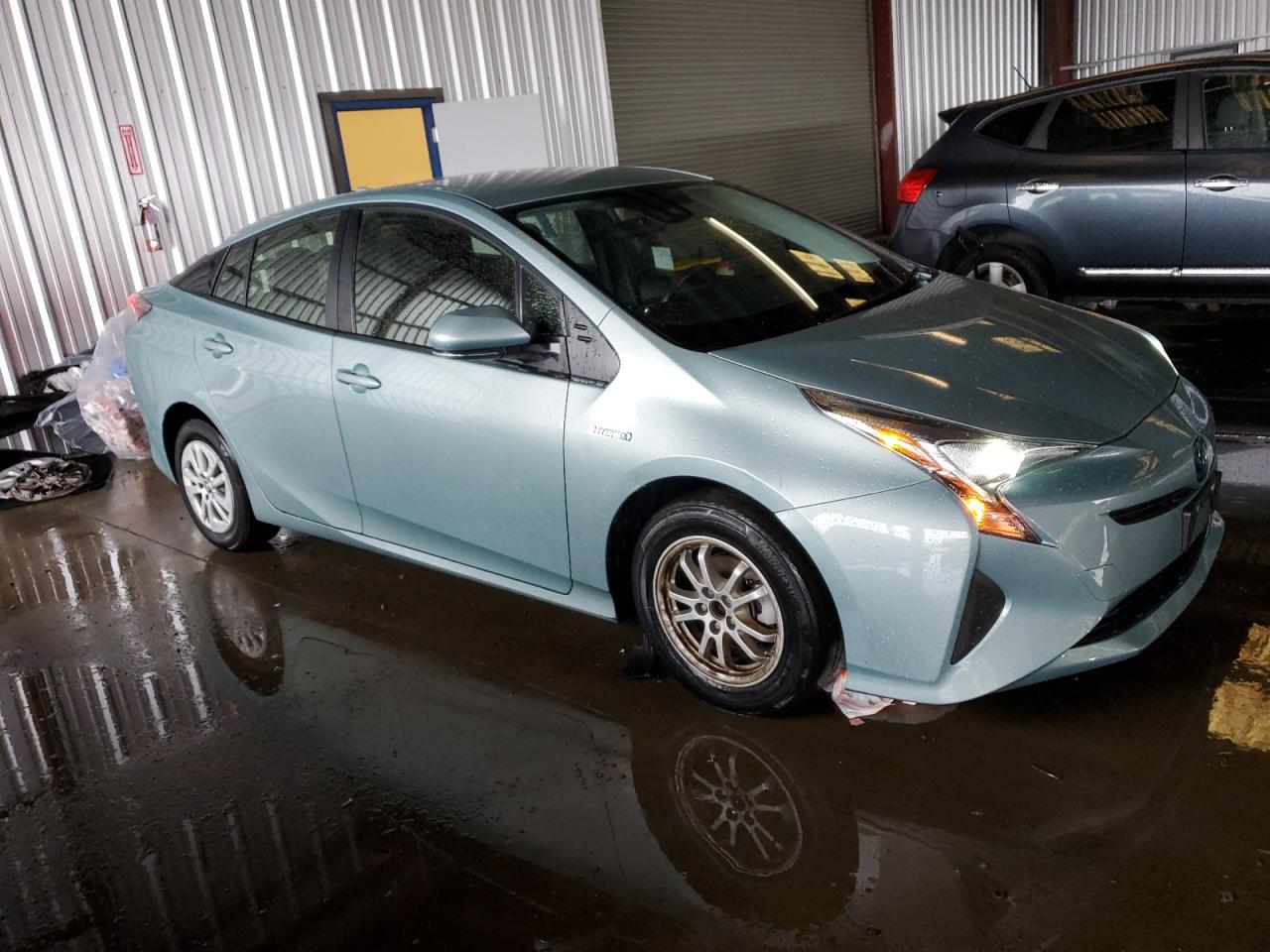 2017 Toyota Prius - Image 4