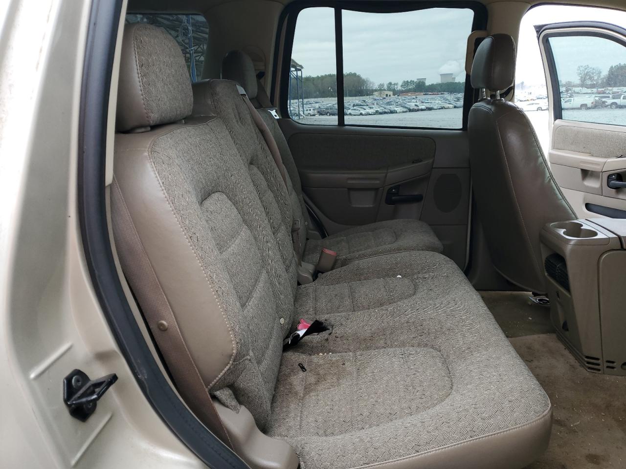 2005 Ford Explorer - Image 11