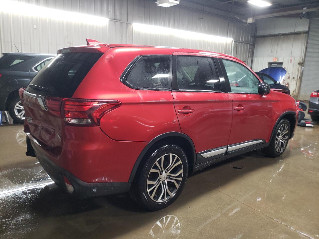 2017 Mitsubishi Outlander - Image 3