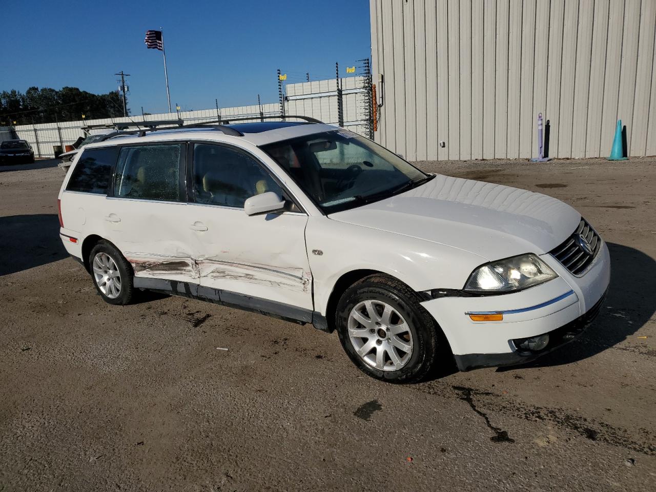 2003 Volkswagen Passat - Image 4