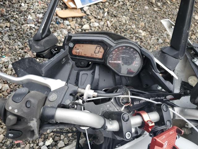 undisplay YAMAHA FZ600-800 2012 Білий