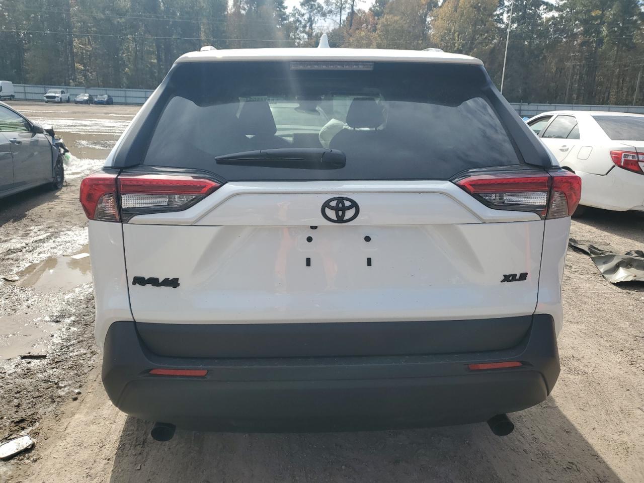 2024 Toyota RAV 4 - Image 6
