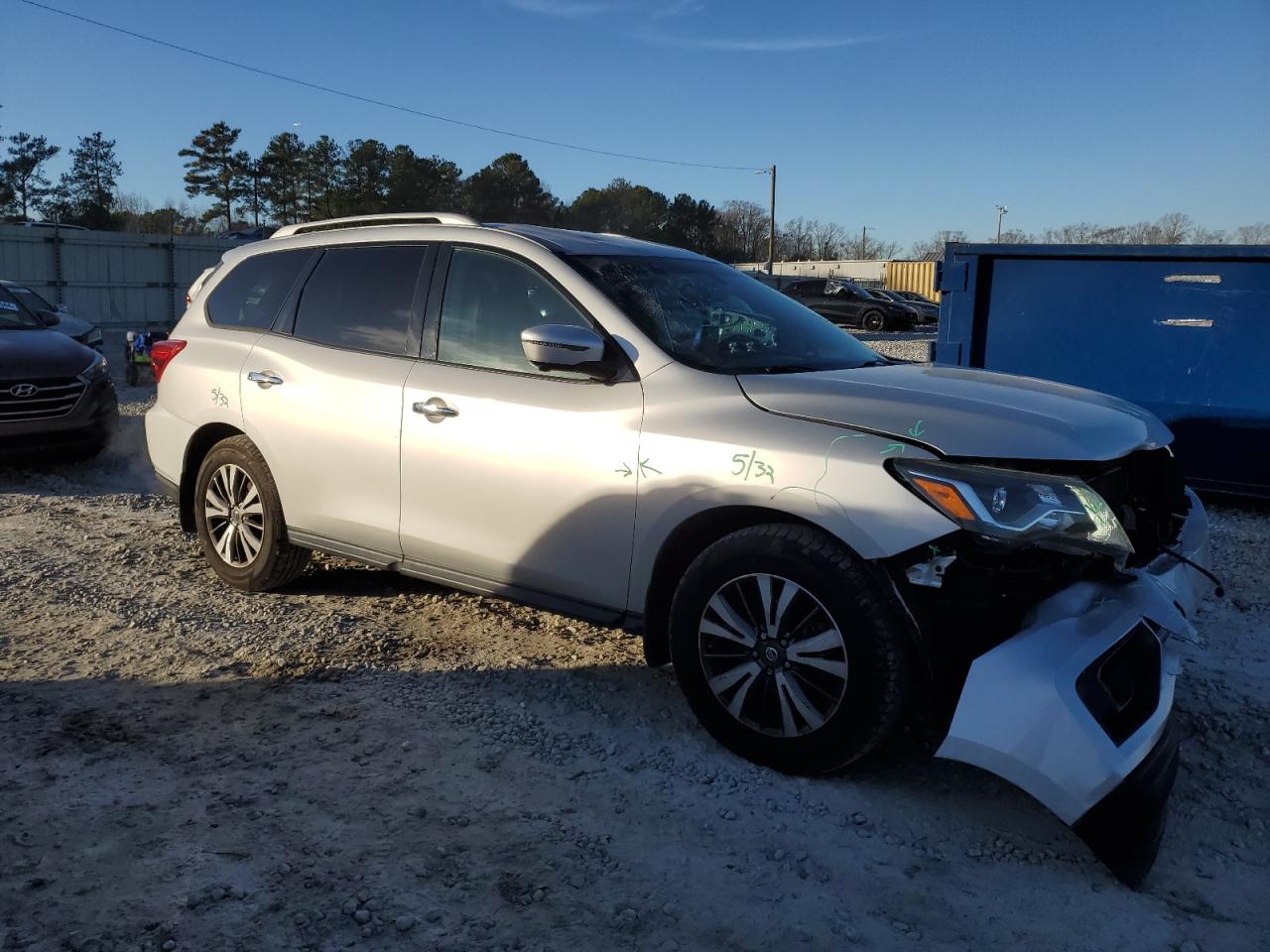 VIN 5N1DR2MN9HC607593 2017 NISSAN PATHFINDER no.4