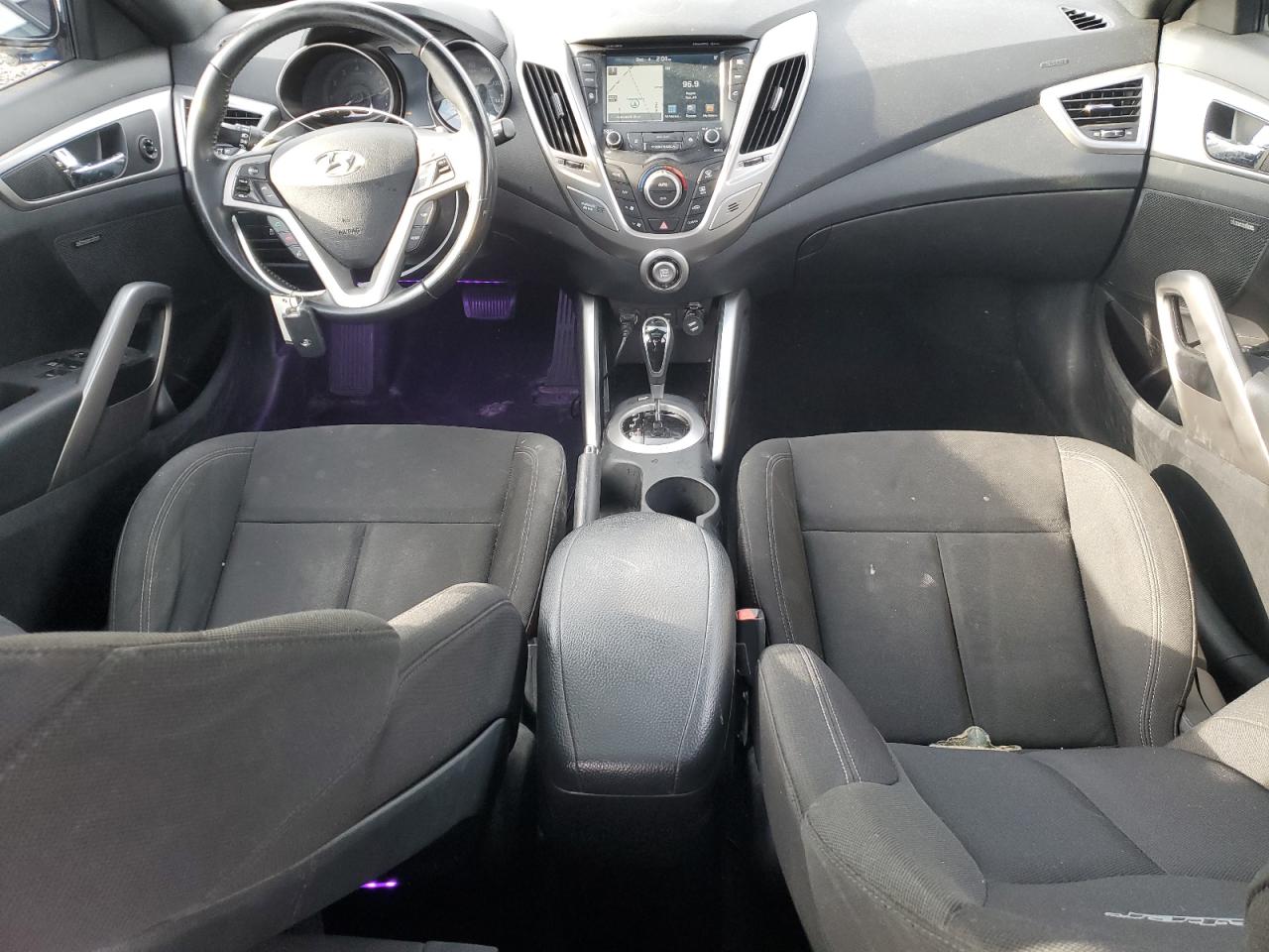 2017 Hyundai Veloster - Image 8