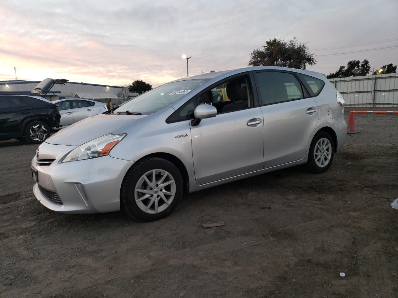 VIN JTDZN3EU6E3323190 2014 TOYOTA PRIUS no.1