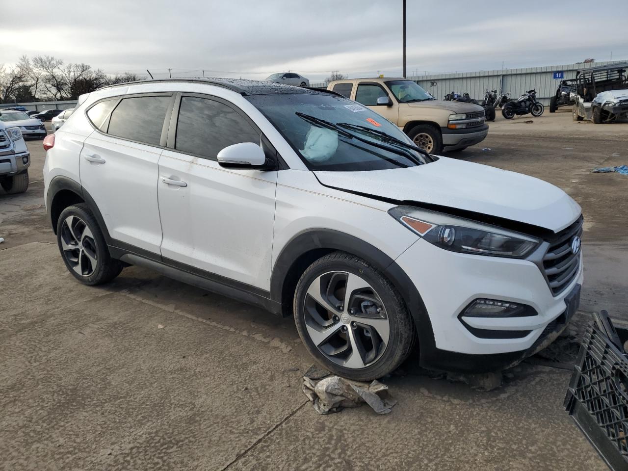 VIN KM8J33A20HU580069 2017 HYUNDAI TUCSON no.4