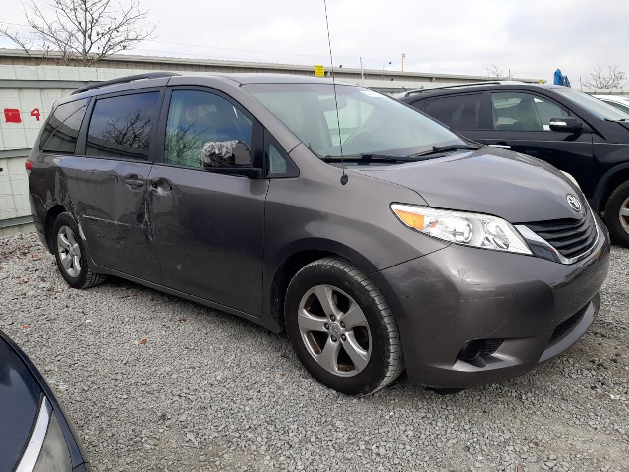 2011 Toyota Sienna - Image 4