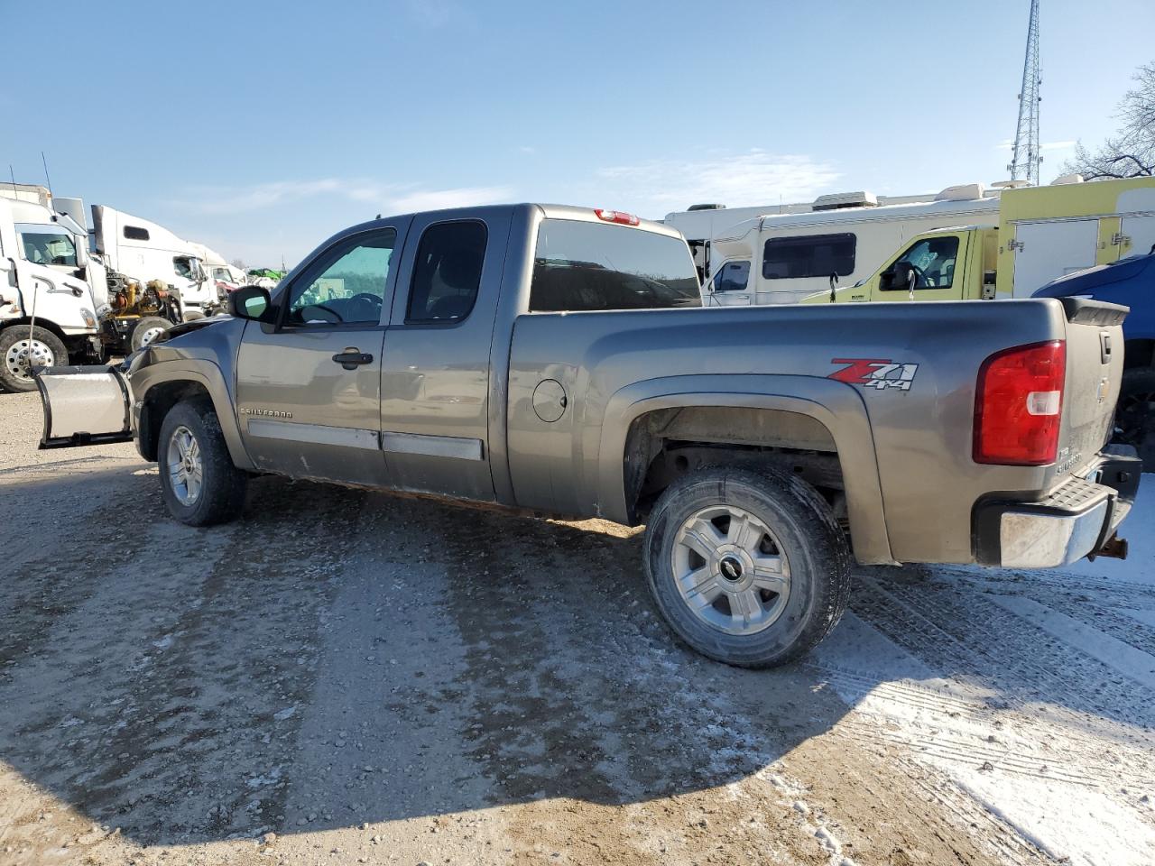 2009 Chevrolet Silverado - Image 2