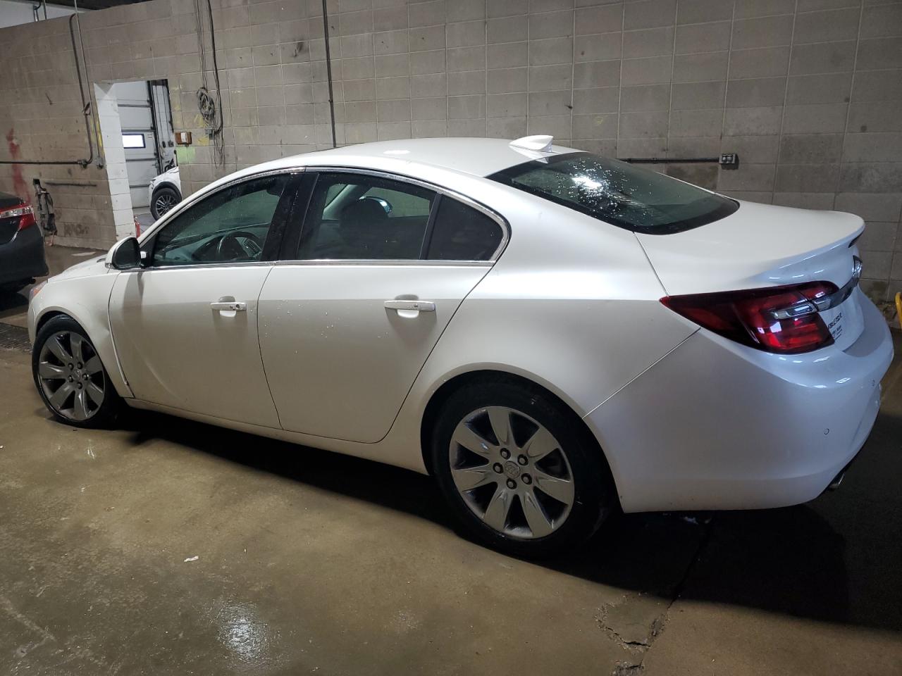2015 Buick Regal - Image 2