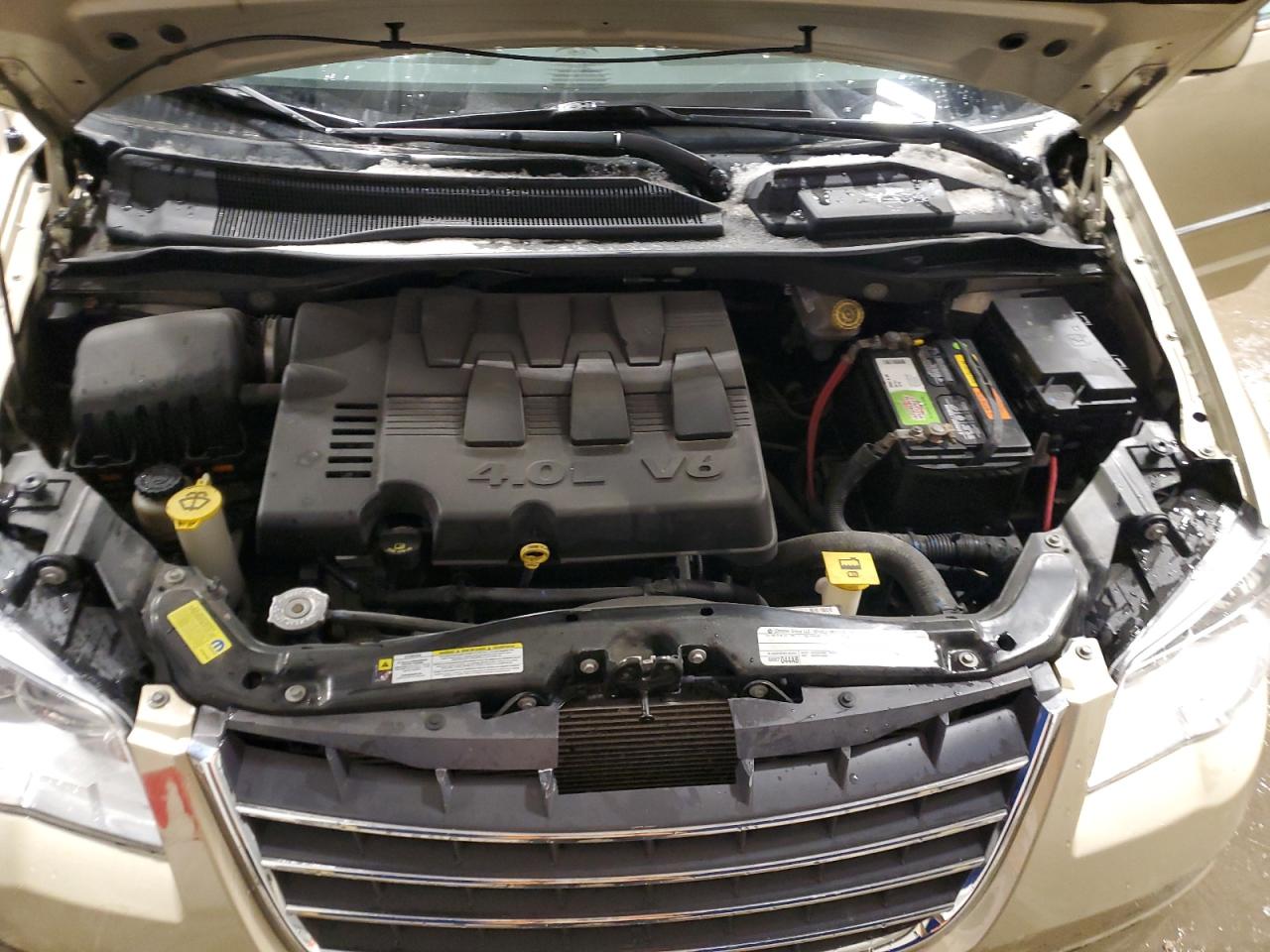 2010 Chrysler Town & Country - Image 12