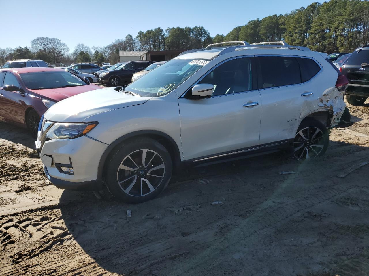 5N1AT2MV1HC825340 2017 NISSAN ROGUE - Image 1