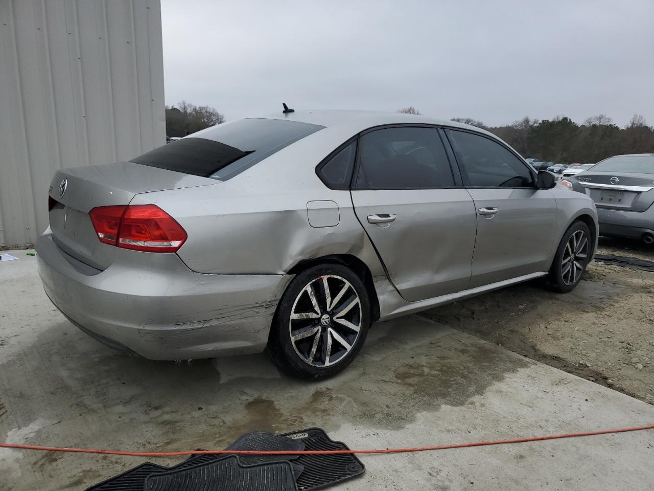 2014 Volkswagen Passat - Image 3