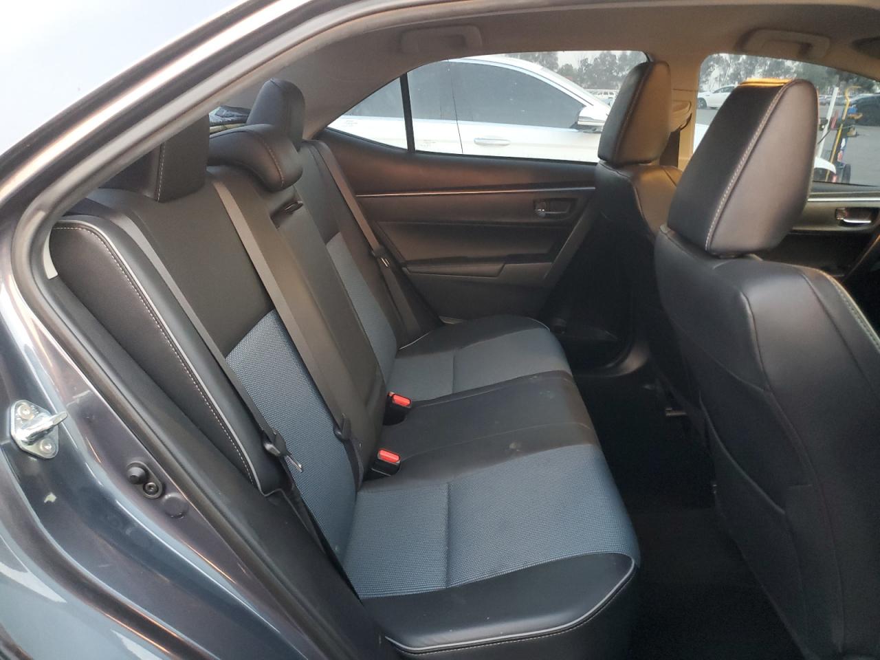 2015 Toyota Corolla L VIN: 5YFBURHE4FP285379 Lot: 83064624